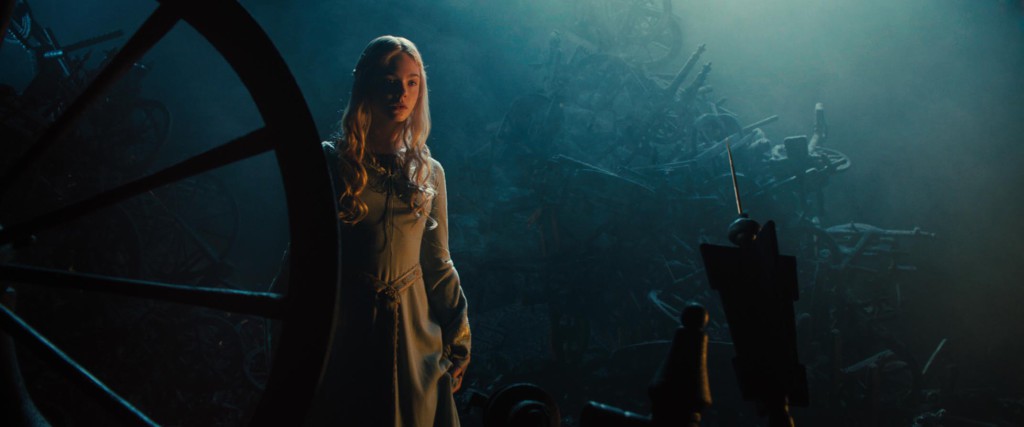 Maleficent - Szenen - 02 Pincess Aurora (Elle Fanning)